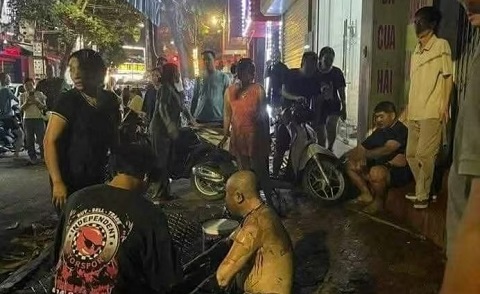 Điều tra vụ chủ quán tạt xăng rồi châm lửa đốt bạn khiến 3 người bị bỏng