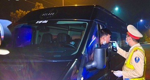 Gần 2.000 tài xế vi phạm nồng độ cồn trong một đêm
