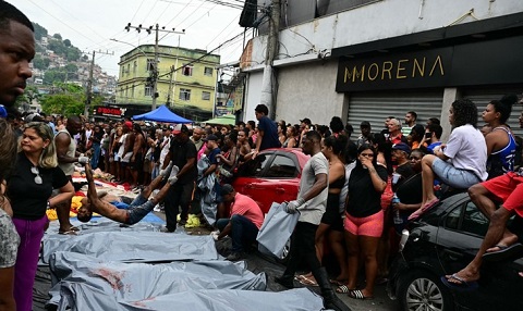 Xác chết la liệt sau chiến dịch chống băng đảng ma túy của cảnh sát Brazil