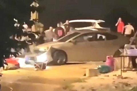 Công an vào cuộc làm rõ nhóm người bao vây, đập phá ô tô