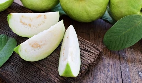 Ổi là 'kho dinh dưỡng' cho sức khỏe nhưng có thể 'đại kỵ' với những người này