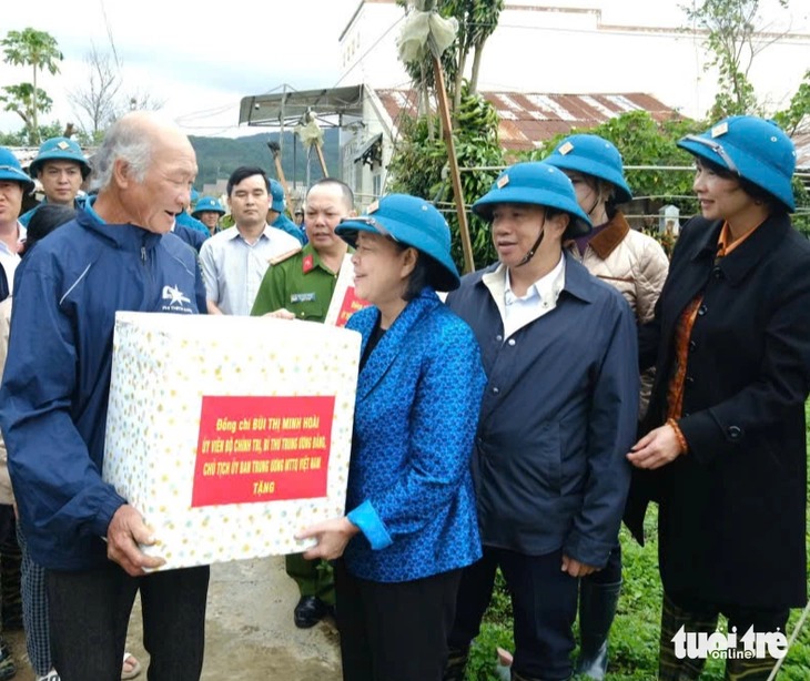 Chủ tịch Ủy ban Trung ương MTTQ Việt Nam thăm, động viên dân vùng lũ Lâm Đồng