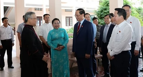 Phó Chủ tịch Quốc hội Trần Quang Phương chúc mừng Giáng sinh tại Cần Thơ