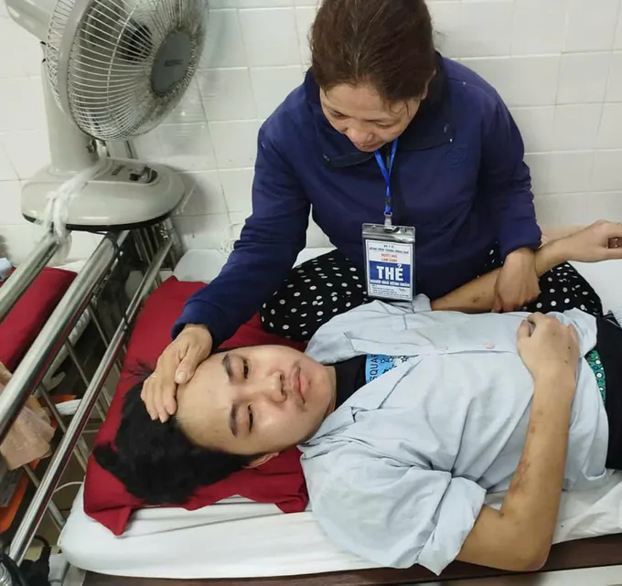 Chồng liệt giường, con trai mắc bệnh hiểm nghèo