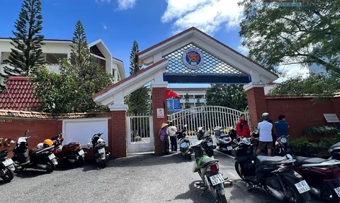 Tạm đình chỉ Hiệu trưởng Trường Tiểu học Trưng Vương xung quanh ồn ào thực phẩm 'bẩn'