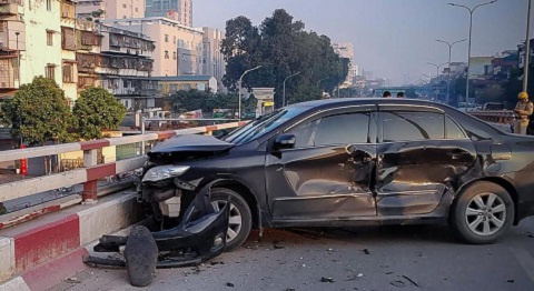 Tai nạn liên hoàn trên cầu vượt ngã tư Vọng, Hà Nội khiến 1 người tử vong