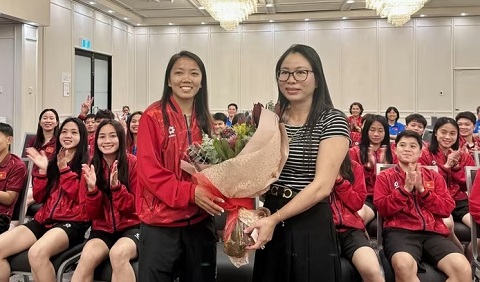 ĐT nữ Việt Nam nhận món quà ý nghĩa trong ngày 8/3