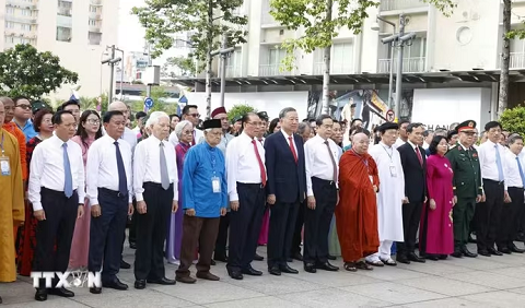 Tổng Bí thư, Chủ tịch nước Tô Lâm dâng hoa kỷ niệm 50 năm Thành phố mang tên Bác