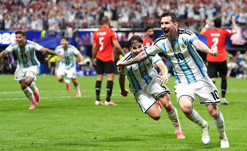 Messi chuộc lỗi hoàn hảo, Argentina vào tứ kết sau màn ngược dòng kinh điển