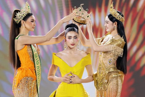 'Bông hồng lai' Emoura Phạm đăng quang Miss Grand Vietnam 2026