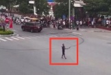 Thanh Hóa: Cảnh sát vây bắt kẻ nghi ngáo đá gây náo loạn đường phố