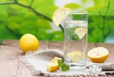 5 lý do bạn nên uống nước chanh ấm vào buổi sáng