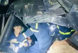 Giải cứu tài xế mắc kẹt trong cabin xe tải biến dạng
