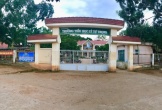 Hàng chục học sinh nghi ngộ độc sau khi nhận bóng bay của 4 người lạ mặt