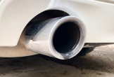 Vì sao ống xả trên ô tô lại chảy nước?