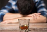 Vì sao có người uống rượu bia mãi không say, người nửa chén đã say?