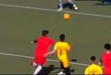Clip: Bị đối phương đá vào bụng, cầu thủ 17 tuổi tử vong trên sân