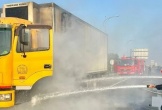 Xe tải bất ngờ bốc cháy trên cao tốc TP Hồ Chí Minh-Long Thành-Dầu Giây