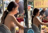 Mặc tạp dề đứng bán sườn, nàng hot girl hút khách không ngờ