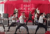 Bố cô dâu rủ bạn múa võ Karate ngay giữa hôn trường: Bí mật được giữ tới phút chót gây bất ngờ
