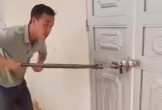 Cô giáo bỏ quên học sinh lớp 2 trong lớp, phụ huynh phải phá khóa 