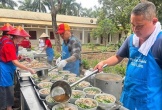 Những suất ăn ấm tình người