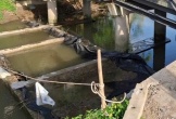 Người dân Cần Thơ bức xúc khi đập tràn chặn ngang rạch gây cản trở lưu thông