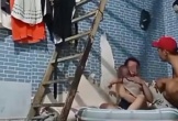 Thanh niên uống 'chất tẩy rửa', sùi bọt mép trên livestream của TikTok