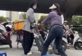 Xác minh vụ cô gái đứng chờ xe bị người bán trà đá vỉa hè xua đuổi