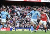 Arsenal và Man City níu chân nhau ở đại chiến, Liverpool hưởng lợi ngôi đầu