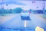 CLIP: CSGT Gia Lai dẹp đường, đưa bé 4 tuổi bị rắn cắn đi cấp cứu
