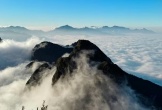 Chinh phục đỉnh núi 'năm ngón tay', ngắm biển mây giữa đại ngàn Tây Bắc