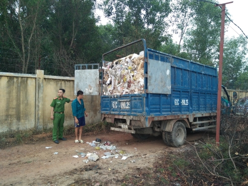 xe tải chở rác thải