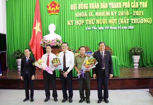 Chủ tịch HĐND TP Cần Thơ Phạm Văn Hiểu và Chủ tịch UBND TP Võ Thành Thống